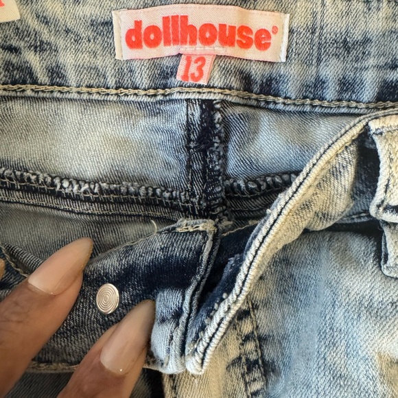 Dollhouse Distressed Jean Shorts - Light Blue - Picture 3 of 4